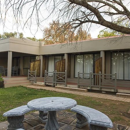 The Suburban Guest House Bloemfontein Exterior foto