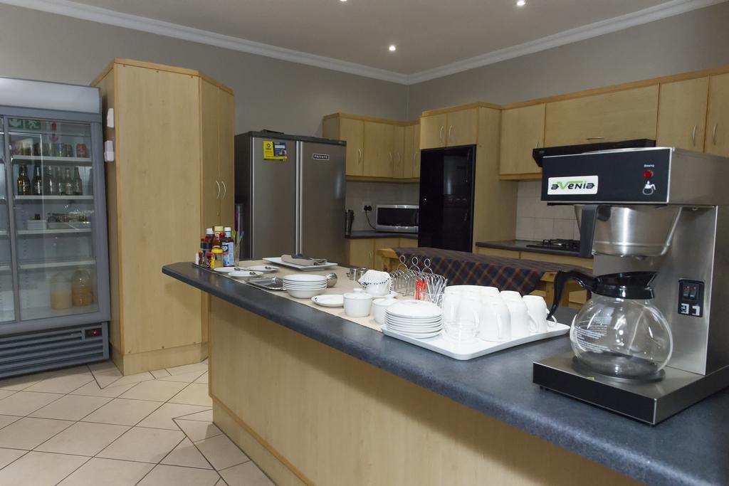 The Suburban Guest House Bloemfontein Exterior foto