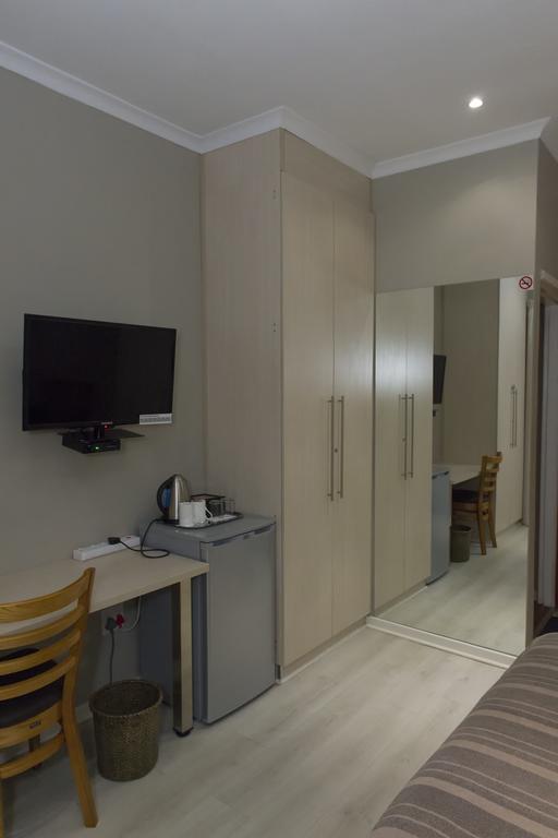 The Suburban Guest House Bloemfontein Quarto foto