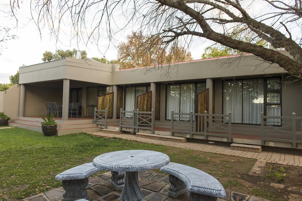 The Suburban Guest House Bloemfontein Exterior foto
