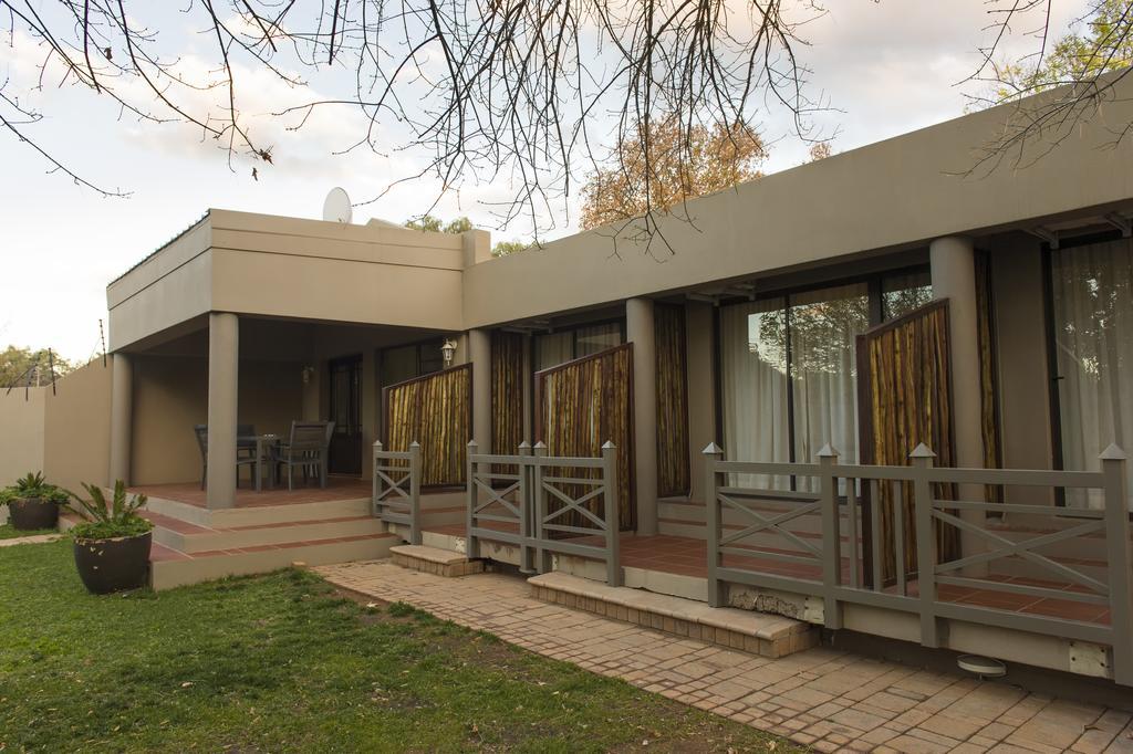 The Suburban Guest House Bloemfontein Exterior foto