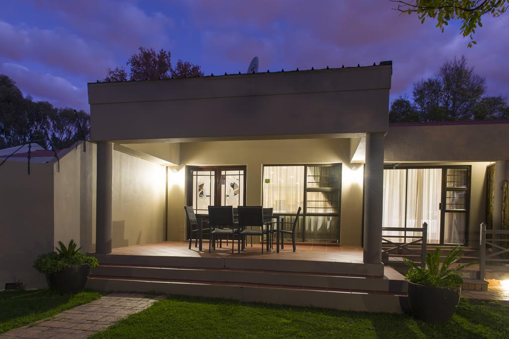 The Suburban Guest House Bloemfontein Exterior foto