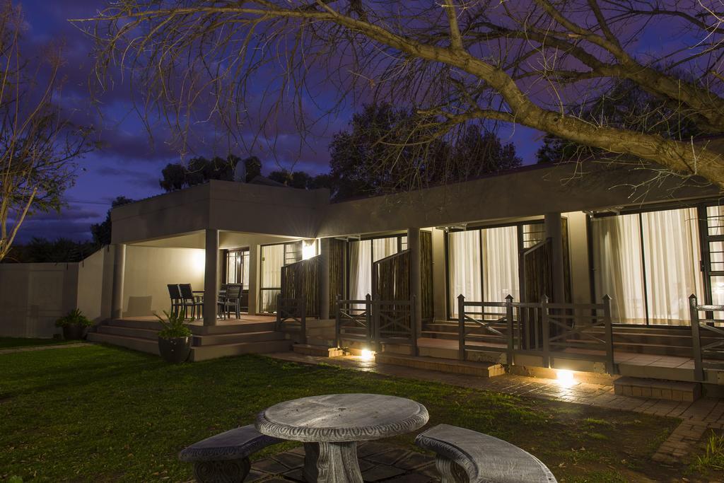The Suburban Guest House Bloemfontein Exterior foto
