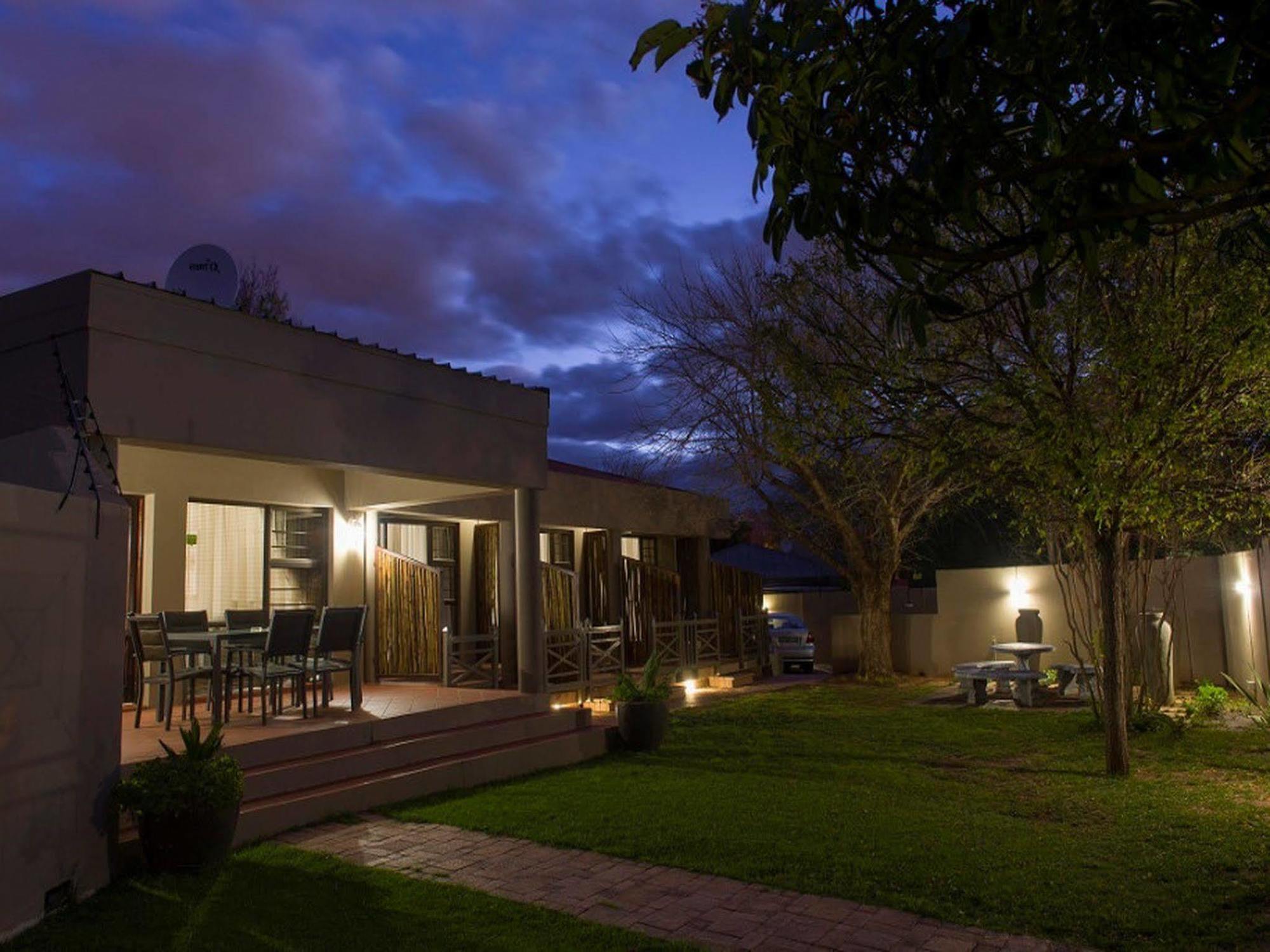 The Suburban Guest House Bloemfontein Exterior foto